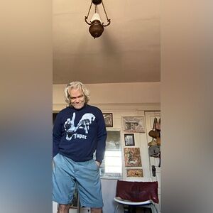 TUPAC to live and die in  LA sweatshirt